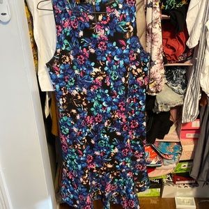 The limited sleeveless midi dress